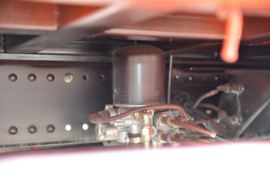 多利卡D9&nbsp;平板运输车底盘图片