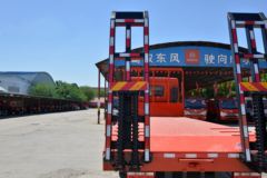 东风 多利卡D9 200马力 4X2 平板运输车(国六)