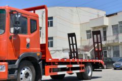 东风 多利卡D9 200马力 4X2 平板运输车(国六)