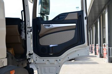 �й����� HOWO TX�ؿ� 430���� 6X4 ǣ����(����)(ZZ4257V324GF1)ͼƬ