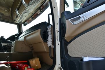 �й����� HOWO TX�ؿ� 430���� 6X4 ǣ����(����)(ZZ4257V324GF1)ͼƬ