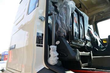 �й����� HOWO TX�ؿ� 430���� 6X4 ǣ����(����)(ZZ4257V324GF1)ͼƬ