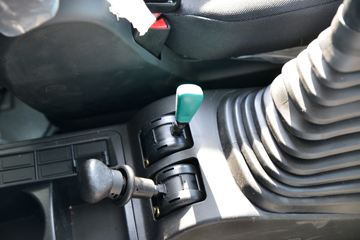 �й����� HOWO TX�ؿ� 430���� 6X4 ǣ����(����)(ZZ4257V324GF1)ͼƬ