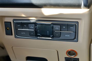 �й����� HOWO TX�ؿ� 430���� 6X4 ǣ����(����)(ZZ4257V324GF1)ͼƬ