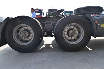 �й����� HOWO TX�ؿ� 430���� 6X4 ǣ����(����)(ZZ4257V324GF1)ͼƬ