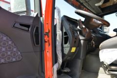 中国重汽 汕德卡SITRAK G5重卡 240马力 4X2 6.8米厢式载货车(ZZ5186XXYM501GE1)