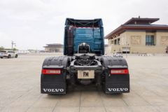 沃尔沃 全新FM重卡 420马力 6X4 自动挡牵引车(国六)(平顶)