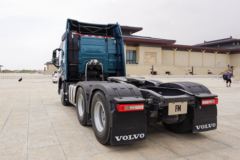 沃尔沃 全新FM重卡 420马力 6X4 自动挡牵引车(国六)(平顶)