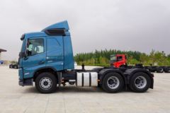 沃尔沃 全新FM重卡 420马力 6X4 自动挡牵引车(国六)(平顶)