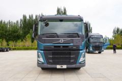沃尔沃 全新FM重卡 420马力 6X4 自动挡牵引车(国六)(平顶)