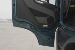 沃尔沃 全新FM重卡 420马力 6X4 自动挡牵引车(国六)(平顶)