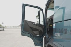 沃尔沃 全新FM重卡 420马力 6X4 自动挡牵引车(国六)(平顶)
