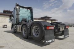 沃尔沃 全新FM重卡 500马力 6X4 自动挡牵引车(国六)