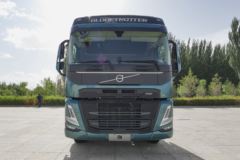 沃尔沃 全新FM重卡 500马力 6X4 自动挡牵引车(国六)