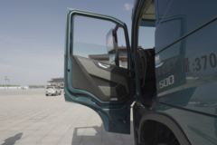 沃尔沃 全新FM重卡 500马力 6X4 自动挡牵引车(国六)