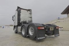 沃尔沃 全新FH重卡 460马力 6X4 自动挡牵引车(国六)