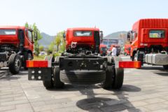 东风华神 T3 200马力 4X2 6.85米排半栏板载货车(速比4.875)(EQ1186GL6D11)