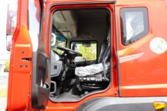 东风华神 T5 240马力 4X2 6.75米排半栏板载货车(EQ1186GL6D21)