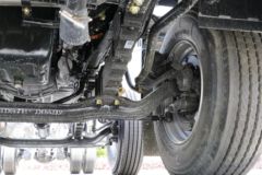东风华神 T5 350马力 6X2 7.9米排半仓栅式载货车(后桥13T)(EQ5251CCYL6D66)