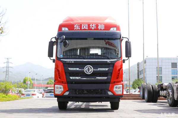 东风华神 T5 复合版 240马力 4X2 6.75米排半栏板载货车(万里扬9挡)(EQ1186GL6D21)