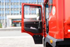 东风华神 T5 270马力 4X2 9.8米排半翼开启厢式载货车(EQ5186XYKL6D11) 东风华神 T5 270马力 4X2 9.8米排半翼开启厢式载货车(EQ5186XYKL6D11)