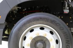 东风华神 T5 240马力 4X2 6.75米排半栏板载货车(EQ1186GL6D21)