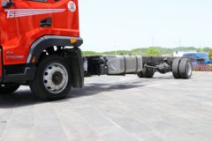 东风华神 T5 240马力 4X2 6.75米排半栏板载货车(EQ1186GL6D21)
