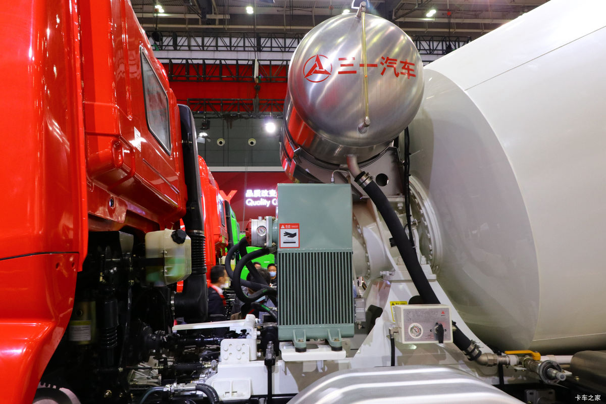 三一重工混凝土搅拌车上装图片