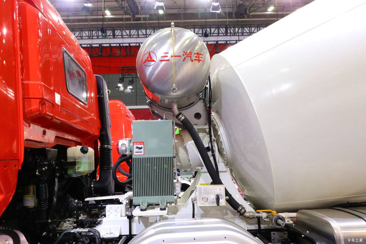 三一重工混凝土搅拌车上装图片