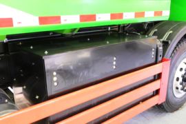 C系&nbsp;电动自卸车底盘图片