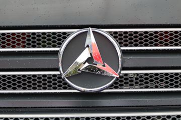 三一重卡 王道 380马力 6X4牵引车(HQC42523Q1S09E)外观图片