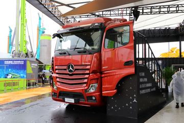 奔驰新Actros&nbsp;牵引车外观                                                图片