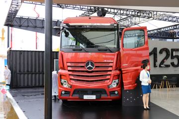 奔驰新Actros&nbsp;牵引车外观                                                图片