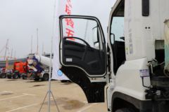 庆铃 五十铃巨咖 520马力 8X4 特种作业车底盘(国六)