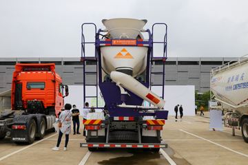 重汽汕德卡底盘&nbsp;混凝土搅拌车外观                                                图片