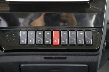 ���ǵ�T31 31T 8X4 7���������������䳵(�м�����)(BYD5310GJBEV1)ͼƬ