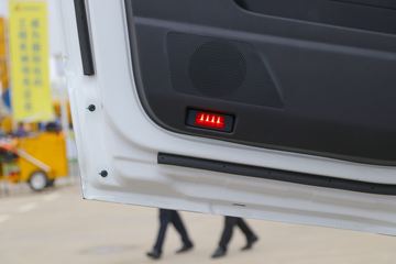 ���ǵ�T31 31T 8X4 7���������������䳵(�м�����)(BYD5310GJBEV1)ͼƬ