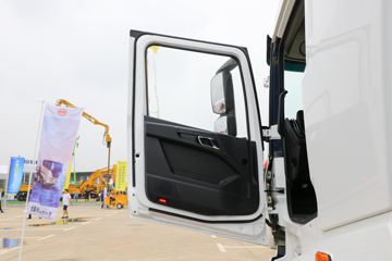 ���ǵ�T31 31T 8X4 7���������������䳵(�м�����)(BYD5310GJBEV1)ͼƬ