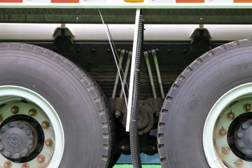 ���ǵ�T31 31T 8X4 7���������������䳵(�м�����)(BYD5310GJBEV1)ͼƬ