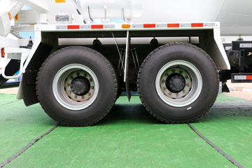 ���ǵ�T31 31T 8X4 7���������������䳵(�м�����)(BYD5310GJBEV1)ͼƬ