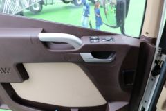 青岛解放 JH6重卡 Pro卓越版 320马力 8X4 7.92方混凝土搅拌运输车(中联牌)(ZLJ5312GJBJH5E)