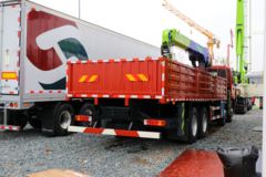 福田欧曼 ETX 360马力 8X4 随车起重运输车(国六)(雷萨牌)(BJ5313JSQY6GRL-02)