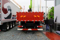 福田欧曼 ETX 360马力 8X4 随车起重运输车(国六)(雷萨牌)(BJ5313JSQY6GRL-02)