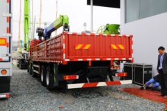 福田欧曼 ETX 360马力 8X4 随车起重运输车(国六)(雷萨牌)(BJ5313JSQY6GRL-02)