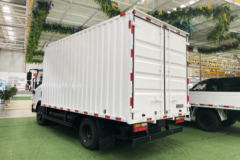 新吉奥 帅驰 4.5T 4.2米单排纯电动厢式运输车(NGA5040XXYBEV2)80.64kWh