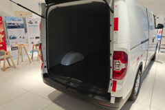 上汽大通EV30 5.09米纯电动厢式运输车(续航312km)41.86kWh