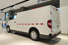 上汽大通EV30 5.09米纯电动厢式运输车(续航312km)41.86kWh