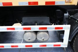 华菱M5&nbsp;电动自卸车底盘图片