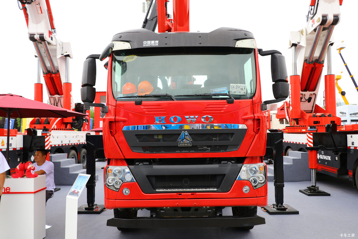й HOWO TXؿ 350 8X4 泵䳵()()(S3505)