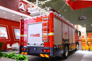 三一汕德卡底盘消防车&nbsp;消防车外观图片